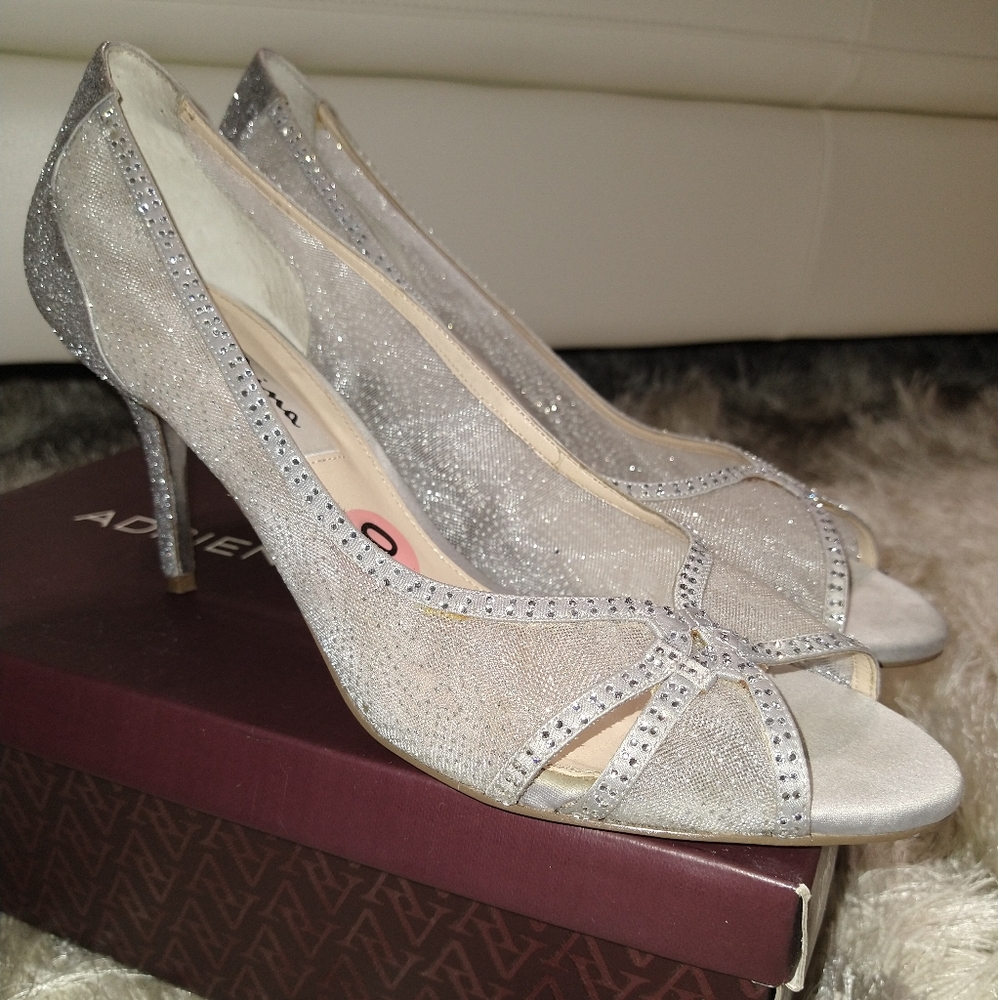 Nina New York peep toe pumps